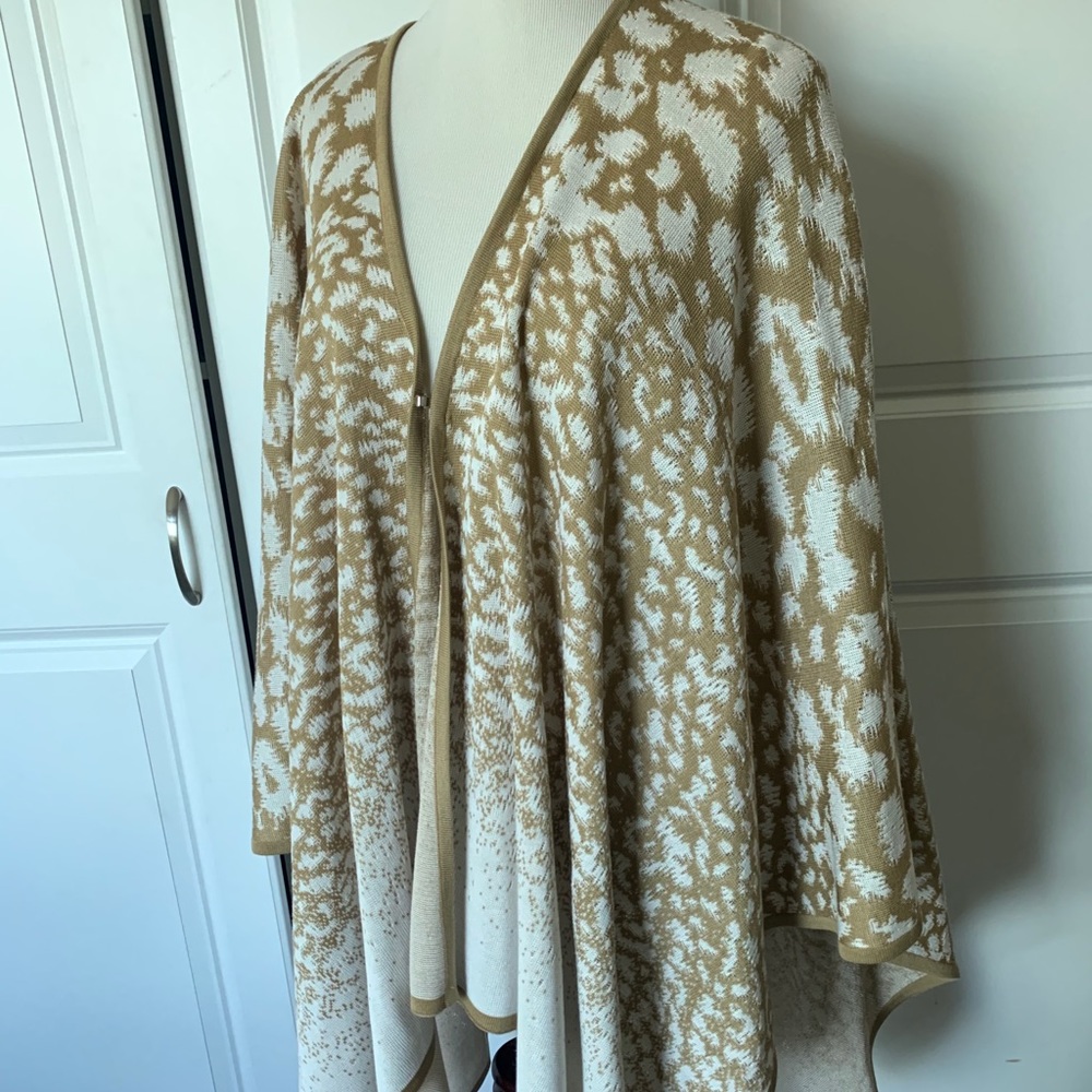 Misook Gold & White Cape | One Size
